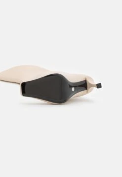 PROENZA SCHOULER Botas - Light Beige -Boots & Style 08ad4d53dbcb4ee28874a72b2b29517b