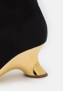 A.W.A.K.E. Mode Lorahigh Knit Boot - Botas Mosqueteras - Black/Silver/Gold -Boots & Style 08d27076d6e1469cb6b0b5d87b3fb2a5
