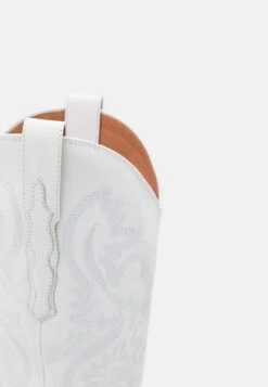 Jeffrey Campbell Dagget - Botas Camperas - White -Boots & Style 53776ea76b6341748421063ea2d076d1