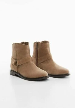 Boots & Style -Boots & Style 548da590f8574a20abd9bc820414c991