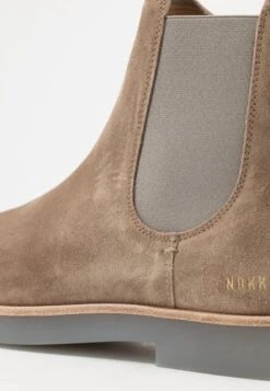 Nubikk Logan Chelsea - Botines - Taupe -Boots & Style b6064a0576364fc9920ca46d78b829fb