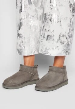 Ugg Classic Ultra - Botines Bajos - Grey